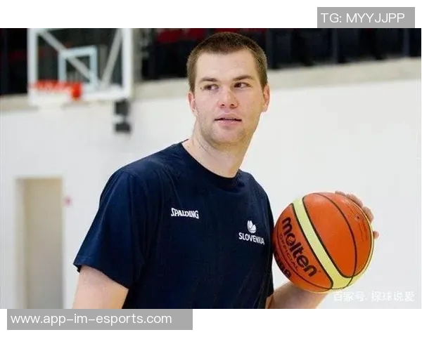 顶级足球球星的生活足迹与职业轨迹全记录揭秘