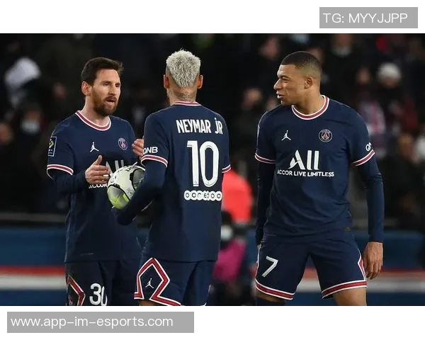 足坛中场巨星全解析:技术、风格与影响力的深度探讨 足坛中场巨星全解析:技术、风格与影响力的深度探讨