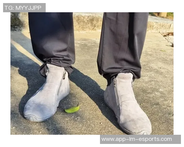 足球球星私下常穿鞋款揭秘舒适与时尚并存的日常之选 足球球星私下常穿鞋款揭秘舒适与时尚并存的日常之选